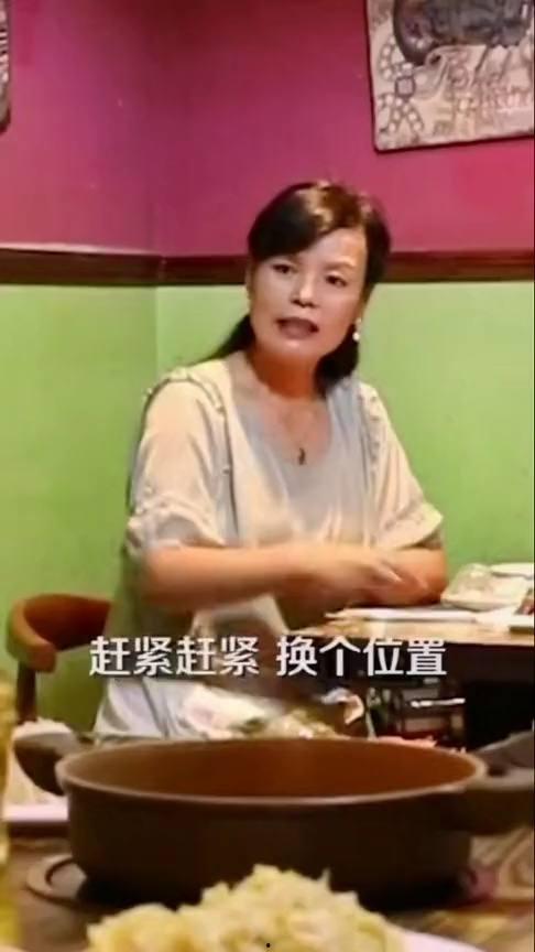 吃瓜长大阿姨的故事视频,揭秘她那些年看过的奇闻轶事