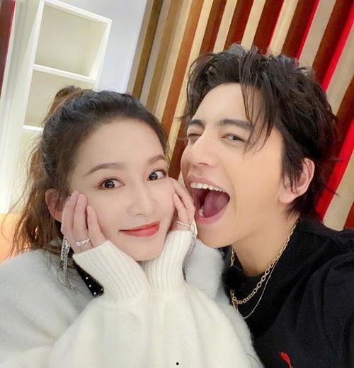 李沁和王大陆吃瓜视频合集,吃瓜视频合集揭秘甜蜜瞬间