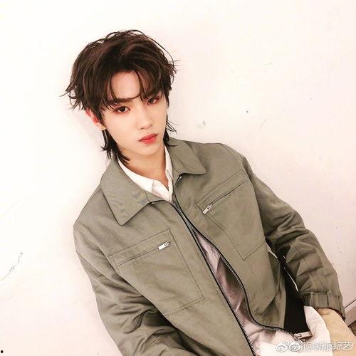 现场吃瓜黄明昊视频,趣味瞬间引网友热议